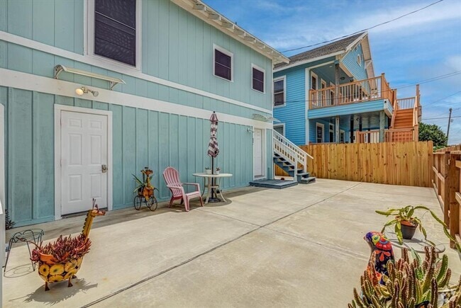 Building Photo - 1708 19th St Unit 3 Rental