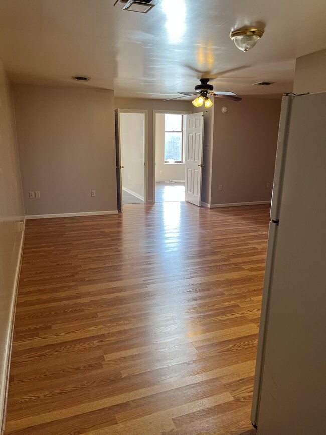 Living room - 1301 E Carson St Apartments Unit 2nd fl