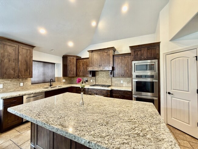 Photo - 301 W Birch Dr