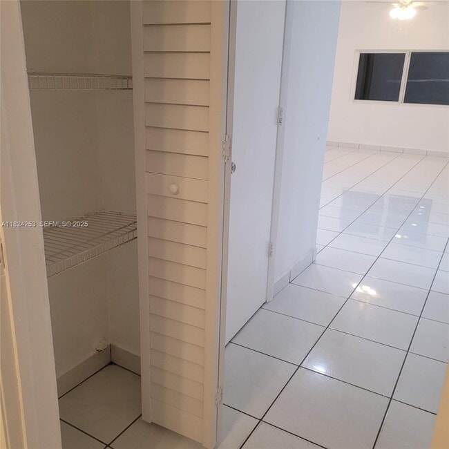 Photo - 9370 SW 24th St Unidad 2