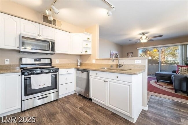 Building Photo - 5710 E Tropicana Ave Unit 2122 Rental