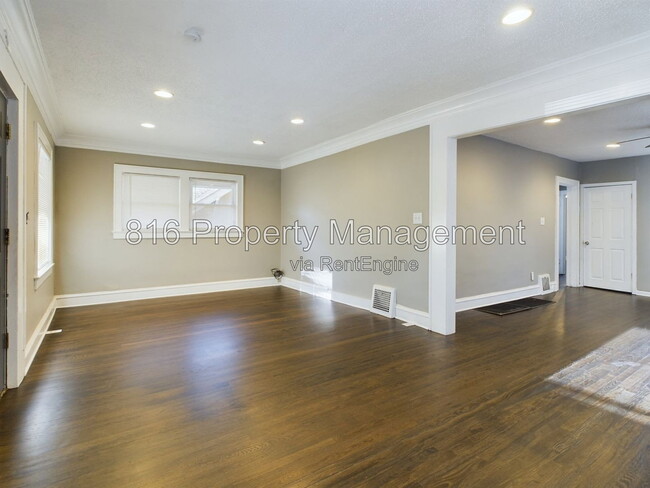 5912 Paseo Blvd