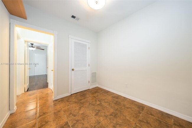 Photo - 1051 Michigan Ave Unidad 3