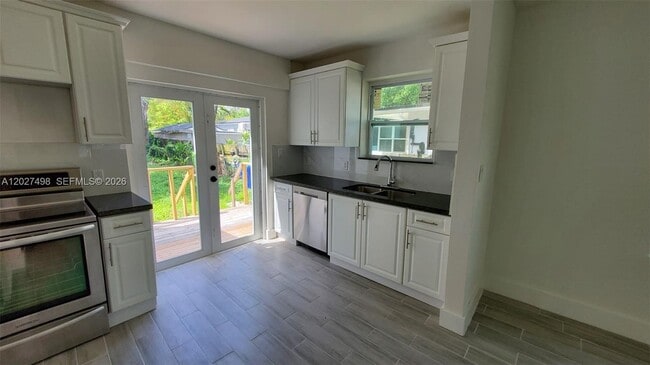 560 NW 53rd St