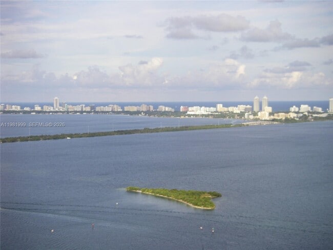 Building Photo - 1750 N Bayshore Dr Unit 5307