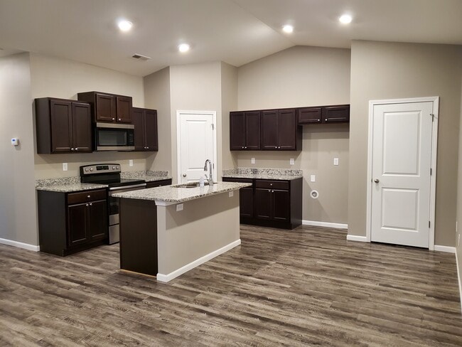 Photo - 420 S Longbranch Dr