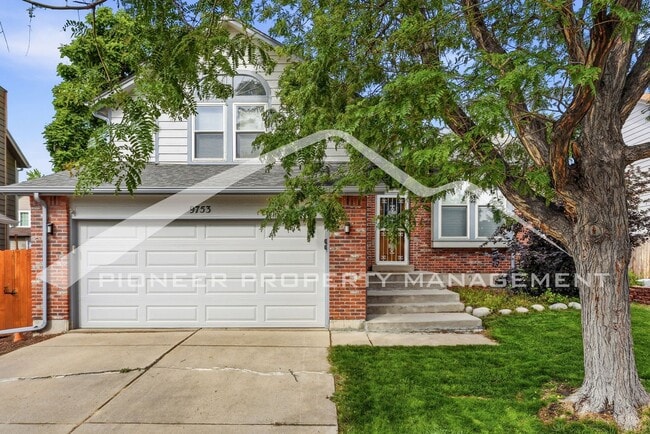 Building Photo - Spacious Home with Washer/Dryer and Central AC