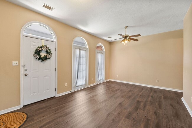 Photo - 928 Hunting Horn Wy