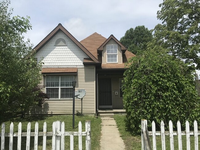 Building Photo - 3 Bedroom House