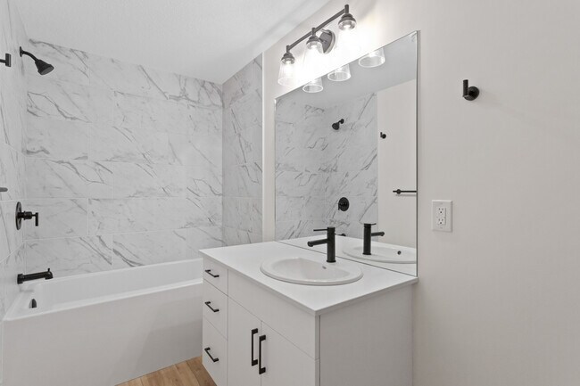 Photo - 11510-11587 87 St NW