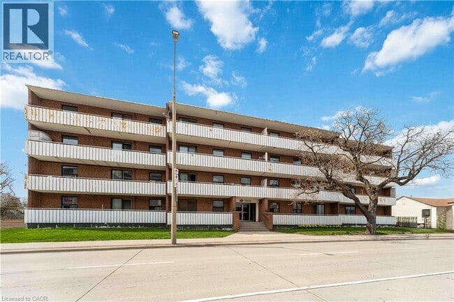 Photo - 269 Parkdale Ave N Unit 303