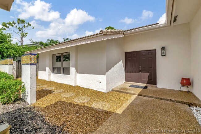 Photo - 804 Foxpointe Cir
