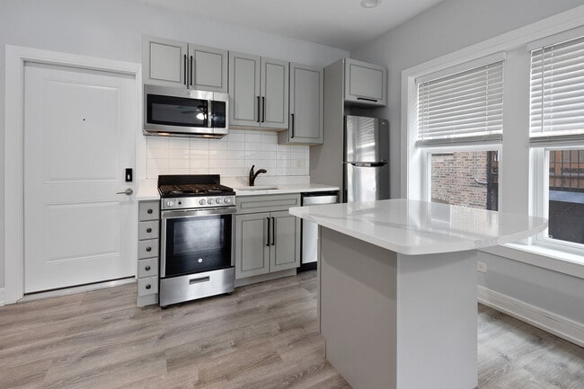 Photo - 1059 W Glenlake Ave Unit 2S