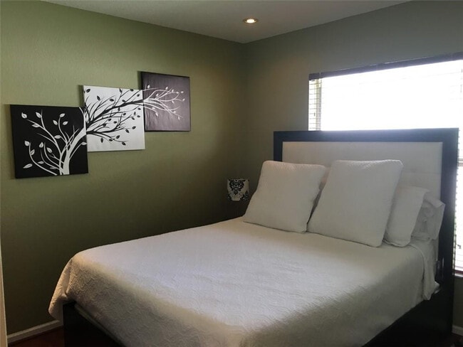 Photo - 160 NW 166th Ave