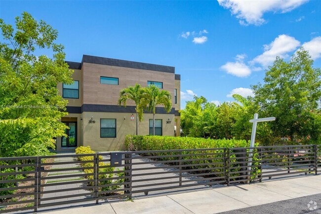 Building Photo - 3619 SW 27th St Rental