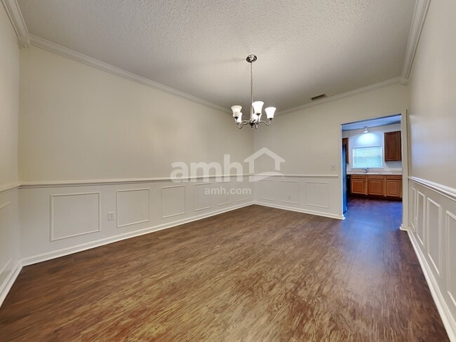 Photo - 1447 River of May St