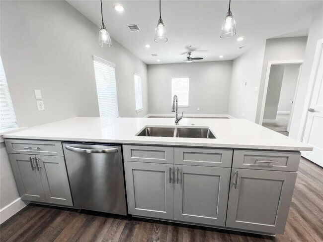 Photo - 144 W 5th St Unit B