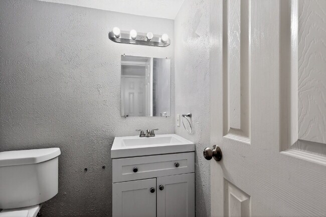 Photo - 3BR/2BA Houston Home — Bright, Spacious & Move-In Ready with Spacious Backyard