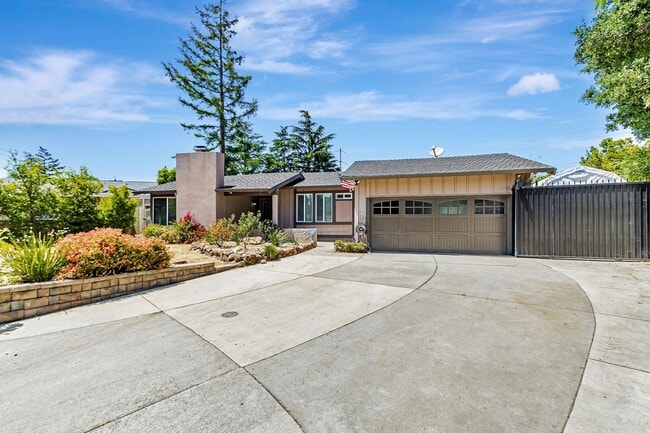 13431 Holiday Ct