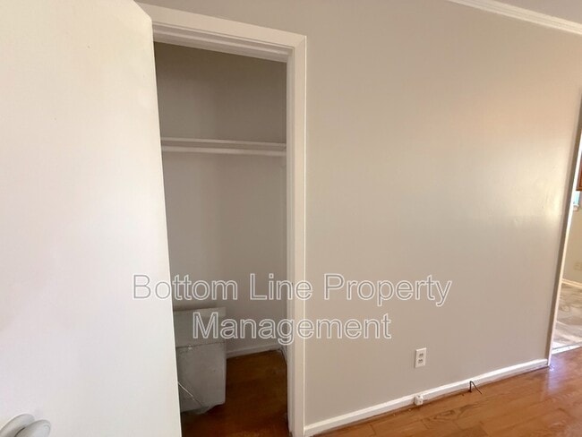 Photo - 3021 Marlborough Rd