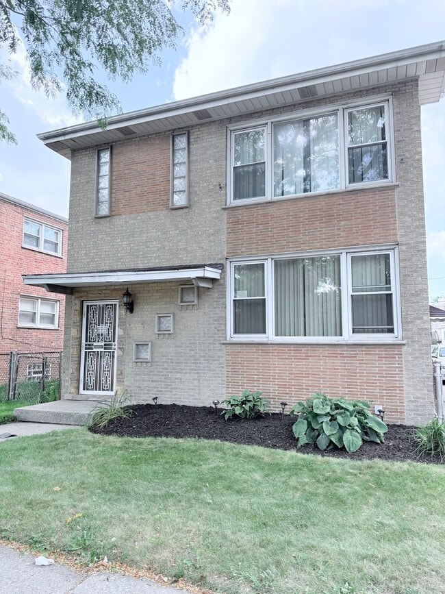 Building Photo - 24 E 75th St Unit 2