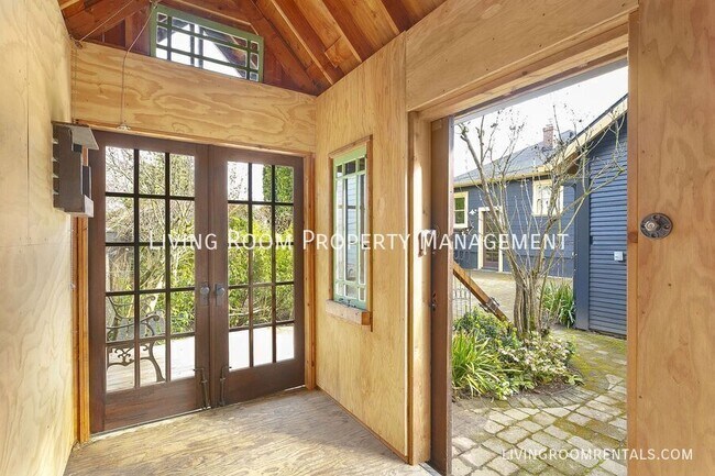 Photo - 1927 SE Spokane St