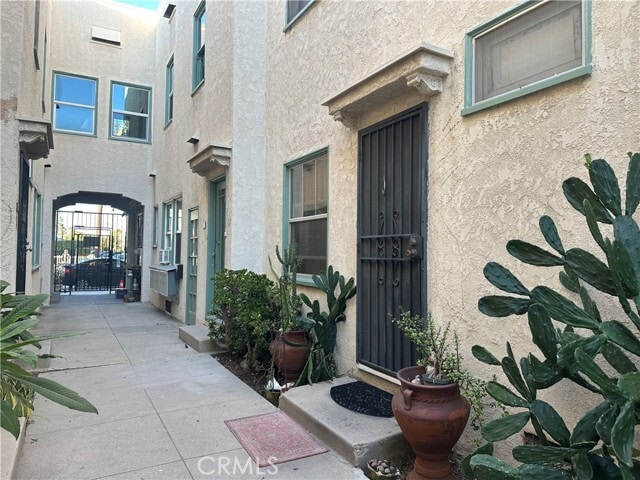 Building Photo - 1738 E 4th St Unit 8