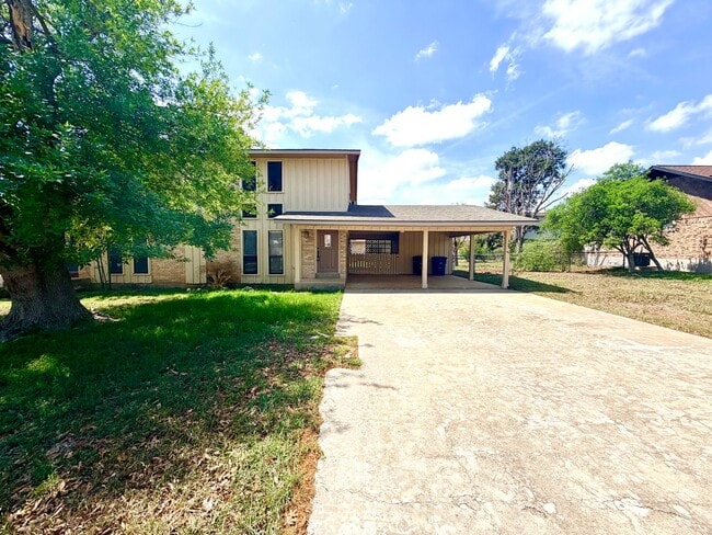 Building Photo - Stylish Two-Story Duplex with Loft, Fireplace & Private Backyard in New Braunfels! Unit 105