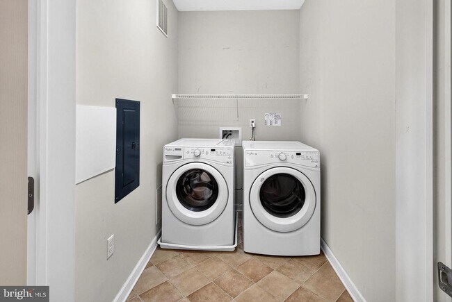 Photo - 1137 Halifax Pl