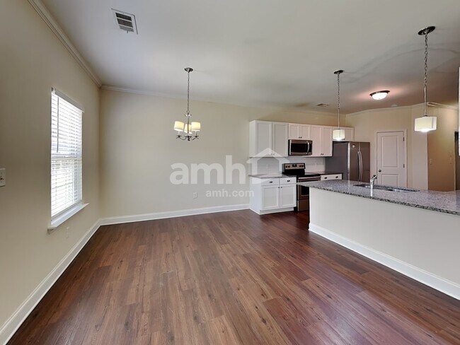 Photo - 202 Monarch Way