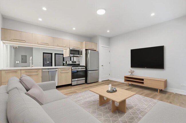 Building Photo - 1924 W Grand Ave Unit 1R