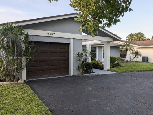 Building Photo - 16867 Royal Poinciana Dr Rental