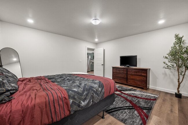 Photo - 2515 Kenwood Ave