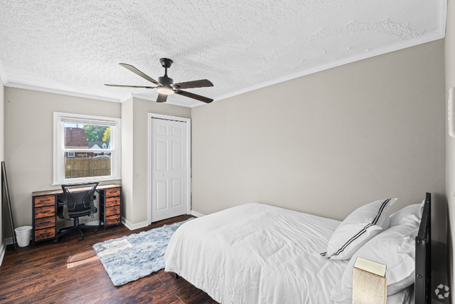 Building Photo - 206 E 37th St Rental