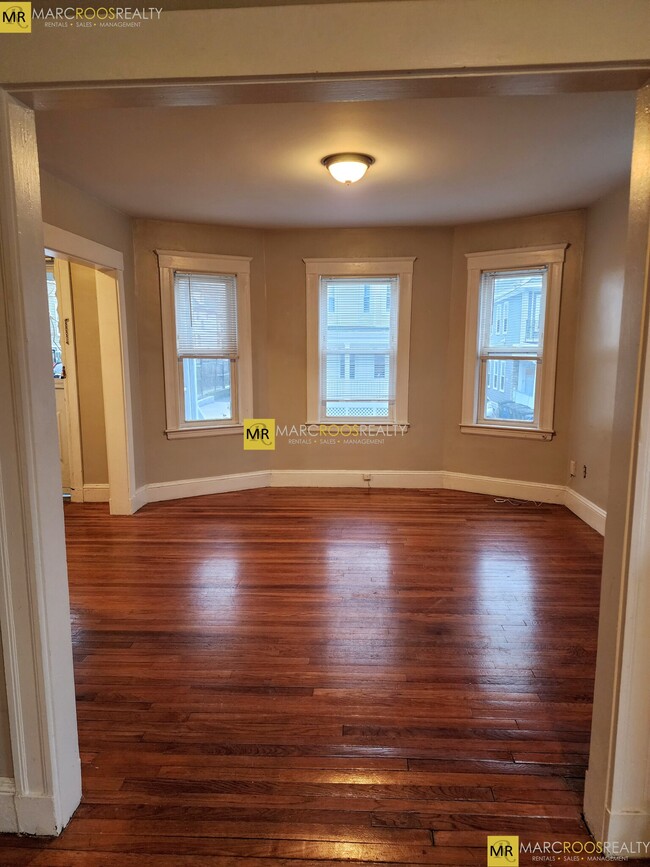 Building Photo - 8 Woodside Ave Unit 1 Rental