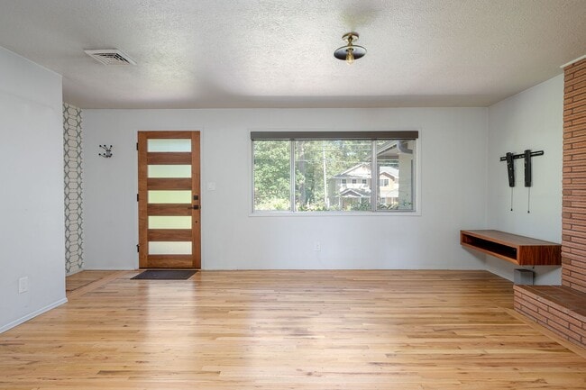 Photo - Charming Mid-Century Home in Lake Oswego School District