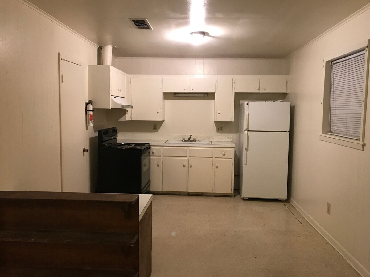 Photo - 911 - G College Drive - Pineville