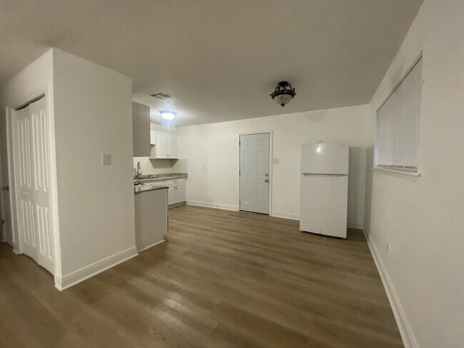 Photo - 1825 Buccola Ave