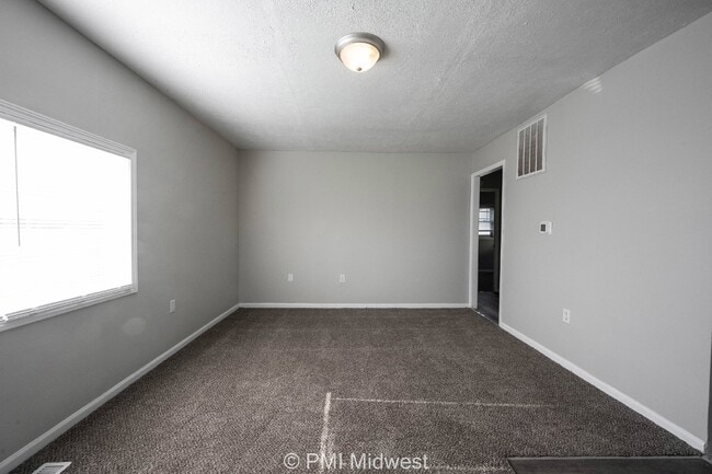 Charming 2-Bedroom Home with 725 Sq Ft in Indianapolis, IN - Must See!