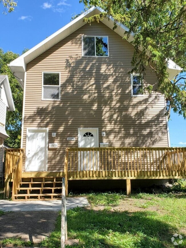 Building Photo - 22nd St Duplex - Near Drake University Unit 1 Rental