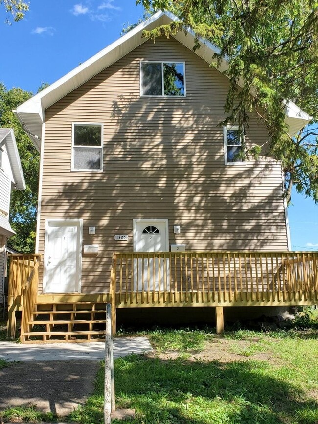 22nd St Duplex - Near Drake University - 22nd St Duplex - Near Drake University Apartment Unit 1