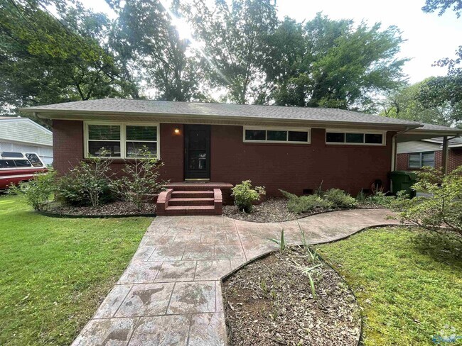 Building Photo - 505 Greenacres Dr NW Rental