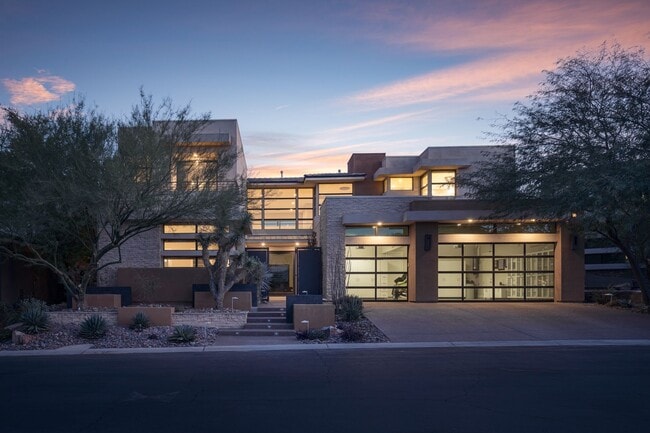 Building Photo - Exceptional 3-Bedroom Home in the Ridges