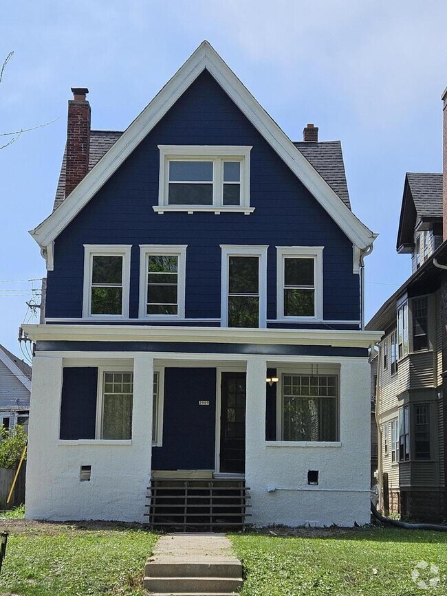 Building Photo - 2909 N Farwell Ave Rental