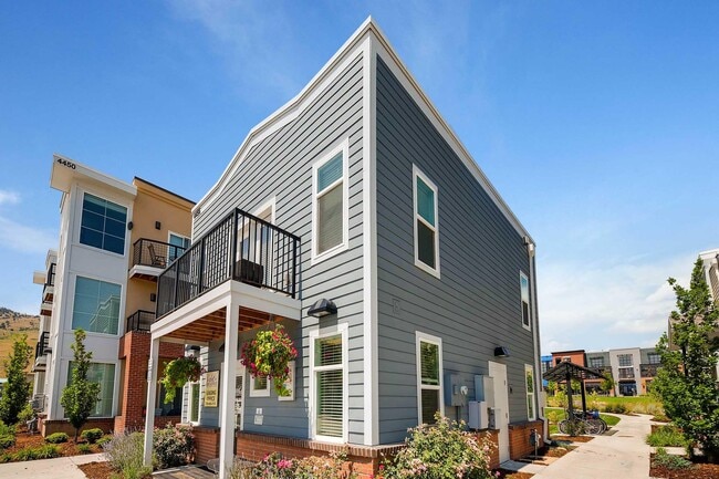 Photo - Violet on Broadway