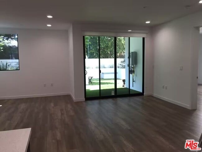 Photo - 11478 Moorpark St Unit 102