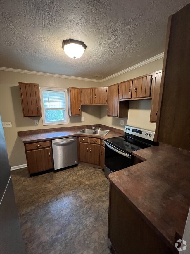 Building Photo - 1216 Bensch St Rental