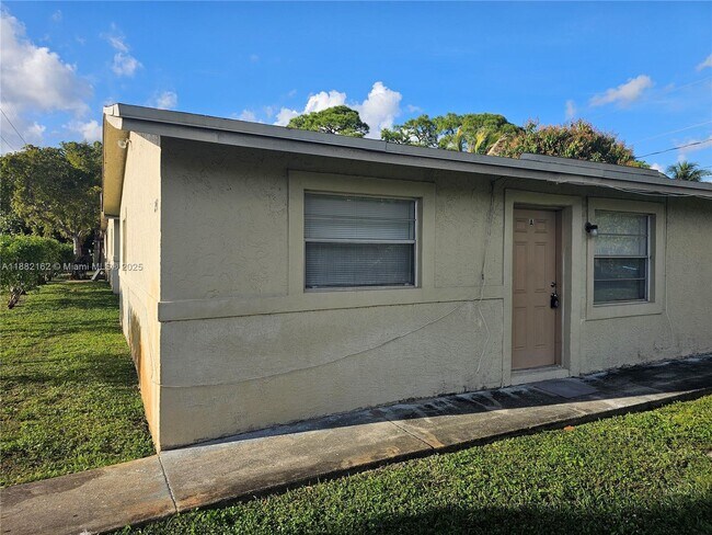 Building Photo - 2441 NW 8th Pl Unit 1-2 Rental