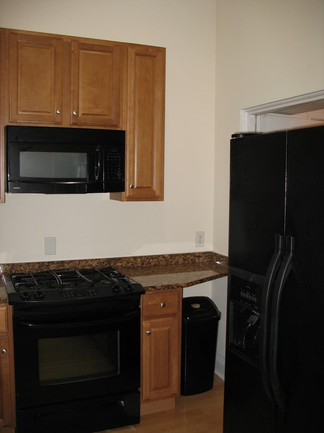 kitchen - 2120 Mt Royal Terrace Unit 1