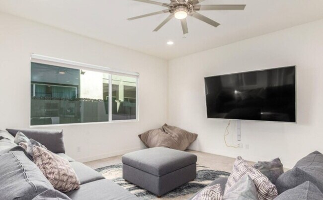 6810 E Lyra Dr